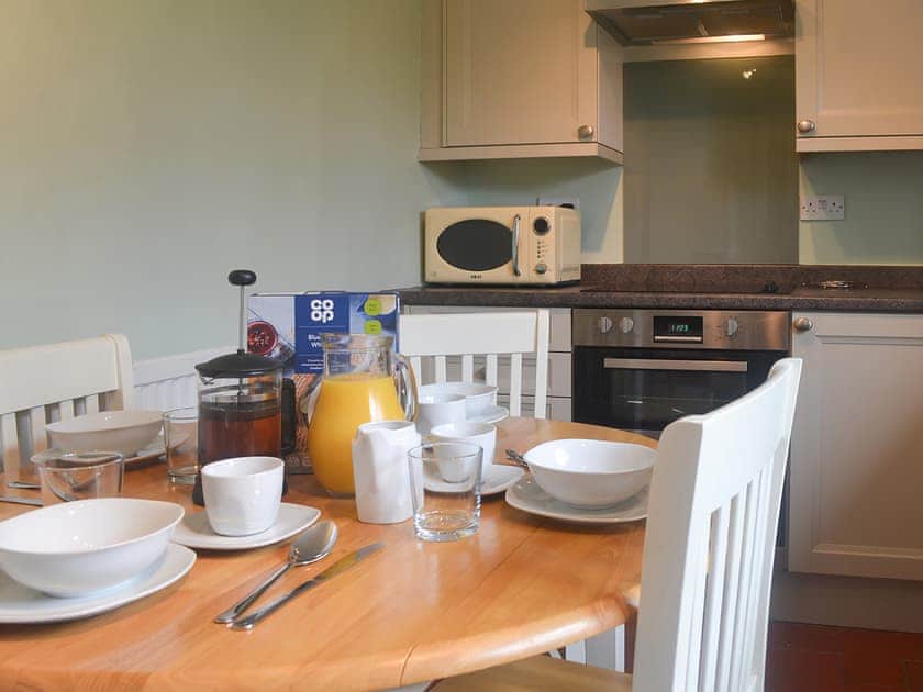Kitchen with breakfast area | Enlli, Llanuwchllyn, near Bala