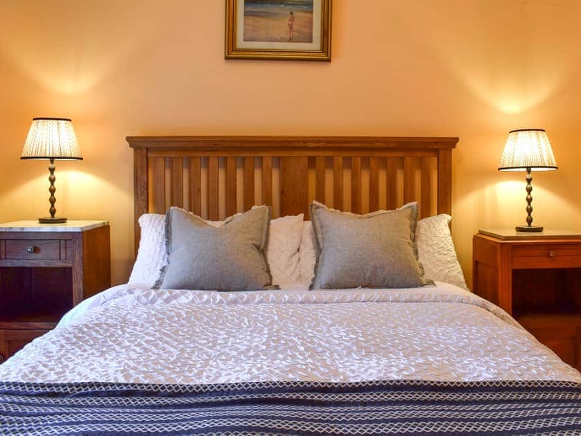 Welcoming double bedroom | Enlli, Llanuwchllyn, near Bala