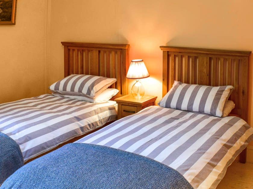 Attractive twin bedroom | Enlli, Llanuwchllyn, near Bala