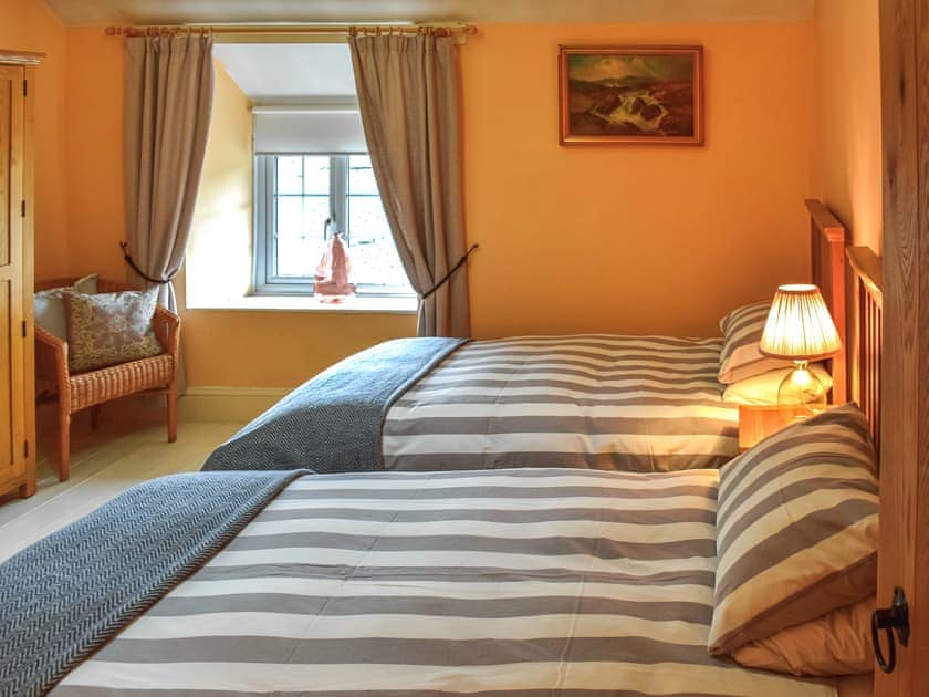 Attractive twin bedroom | Enlli, Llanuwchllyn, near Bala