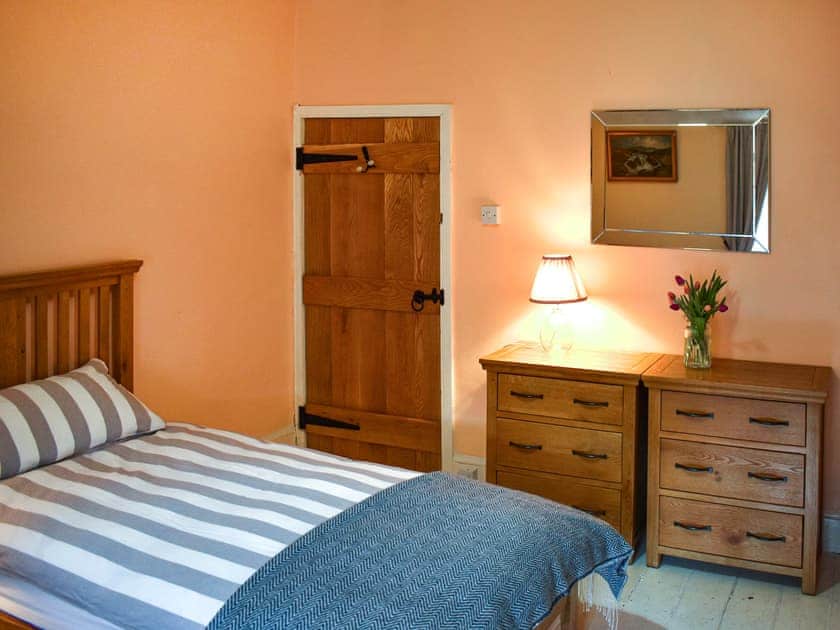 Attractive twin bedroom | Enlli, Llanuwchllyn, near Bala