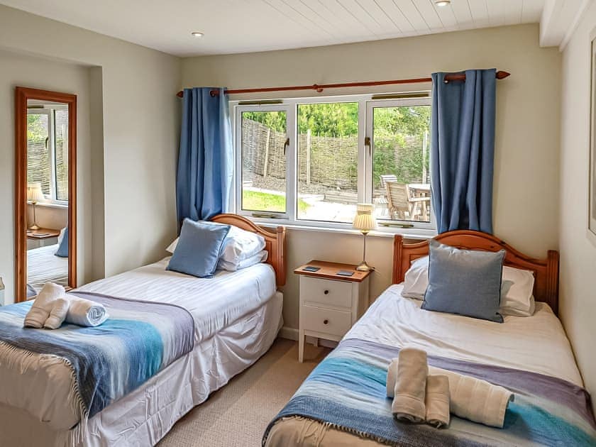Light and airy twin bedroom | Vine Lodge - Little Dunley Cottages, Bovey Tracey