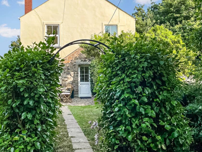 Attractive cottage with enclosed garden | Hay Cottage, St Austell