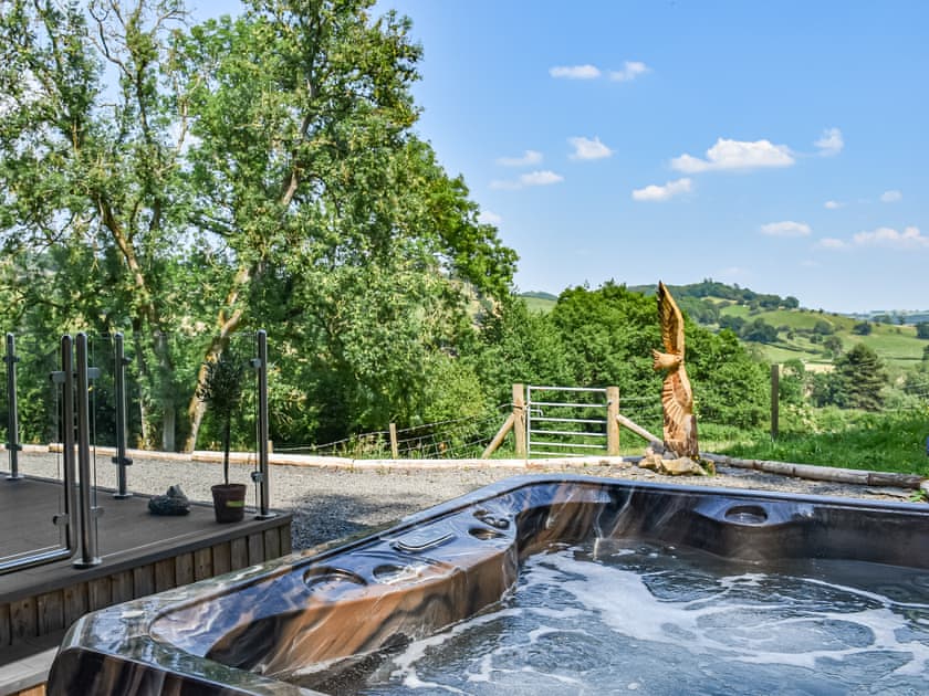 Hot tub | Kites Nest - Bechan Retreats, Newtown