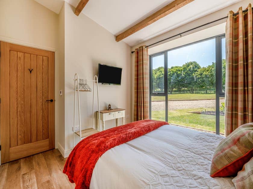 Double bedroom | The Warren - Fieldhouse Farm Cottages, Skirlaugh