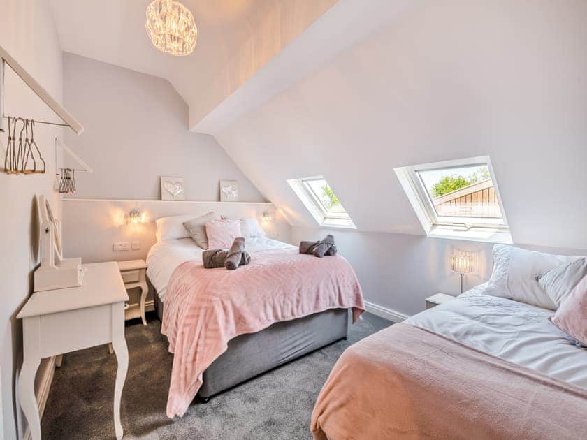 Bedroom | The Warren - Fieldhouse Farm Cottages, Skirlaugh
