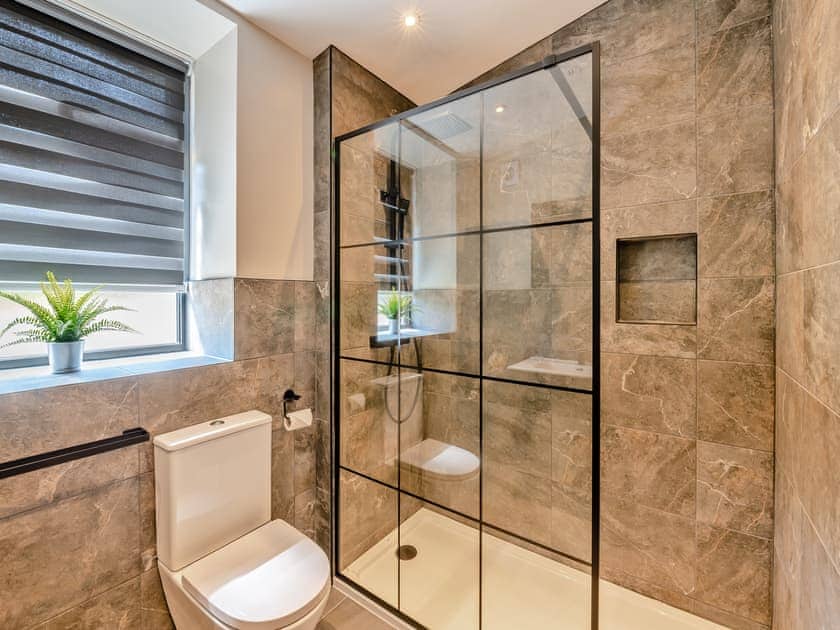 Shower room | The Warren - Fieldhouse Farm Cottages, Skirlaugh