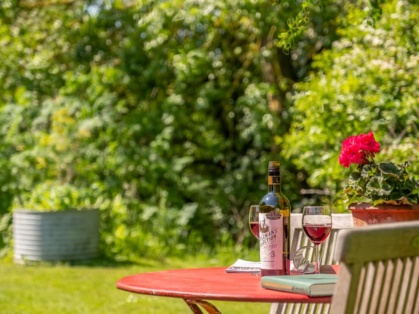 Sitting-out-area | The Silos, Framlingham