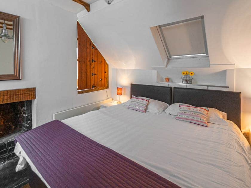 Double bedroom | Craigdarroch Cottage, St Fillans, near Crieff