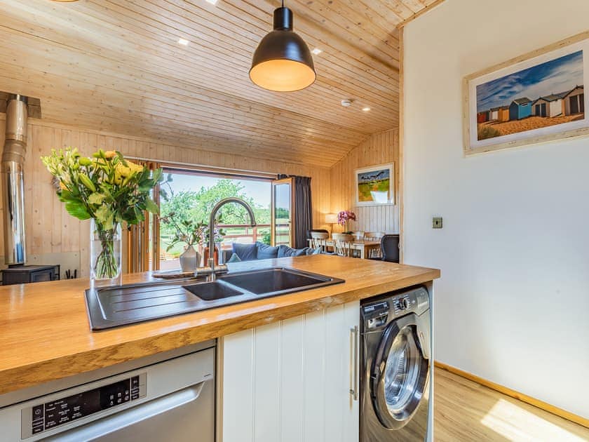 Kitchen | Jasmine Lodge - The Orchard Luxury Lodges, Hadleigh
