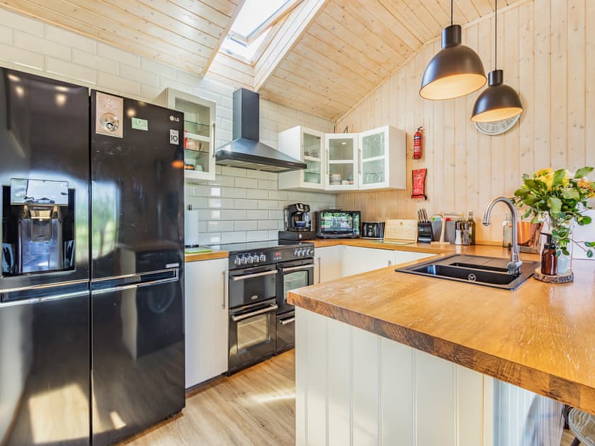 Kitchen | Jasmine Lodge - The Orchard Luxury Lodges, Hadleigh