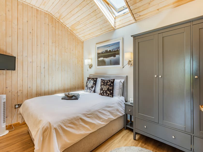 Double bedroom | Jasmine Lodge - The Orchard Luxury Lodges, Hadleigh