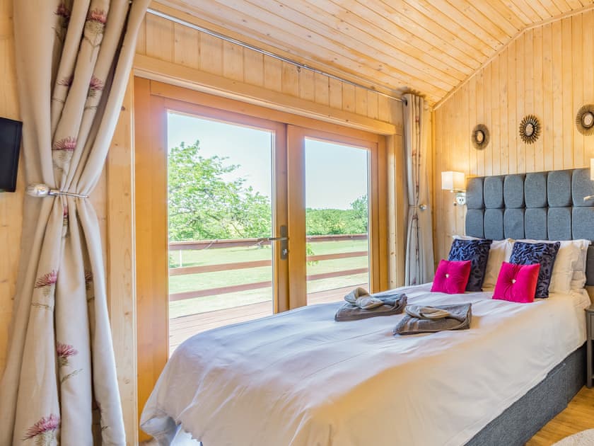 Double bedroom | Jasmine Lodge - The Orchard Luxury Lodges, Hadleigh