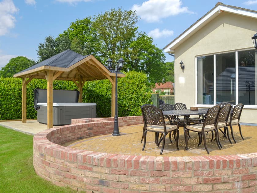 Sitting-out-area | Wold Retreat - Wold Cottage, Nafferton, near Bridlington