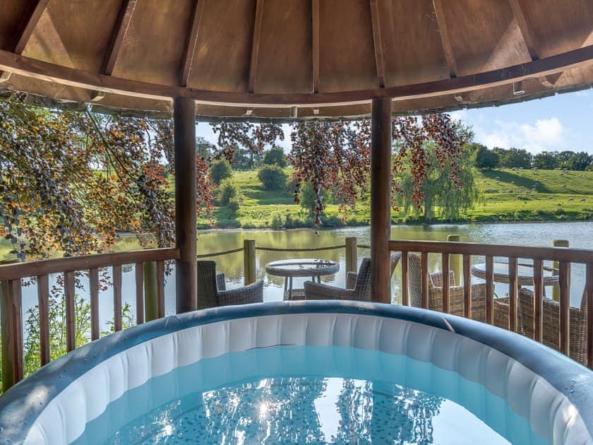 Hot tub | Croxton Lodge & Curlews Nest, Croxton Kerrial, Near Grantham