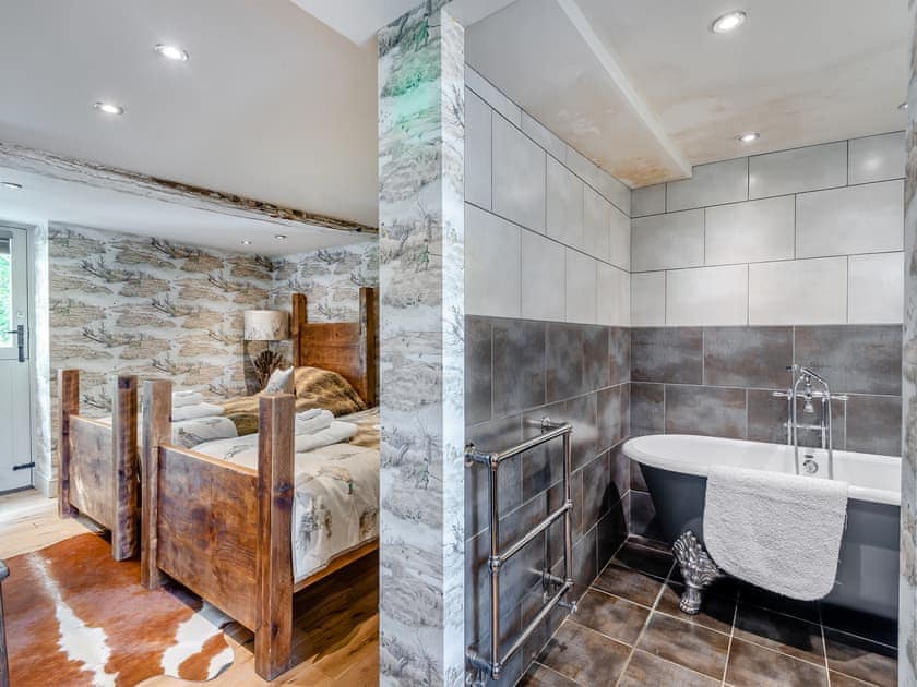 En-suite | Croxton Lodge & Curlews Nest, Croxton Kerrial, Near Grantham