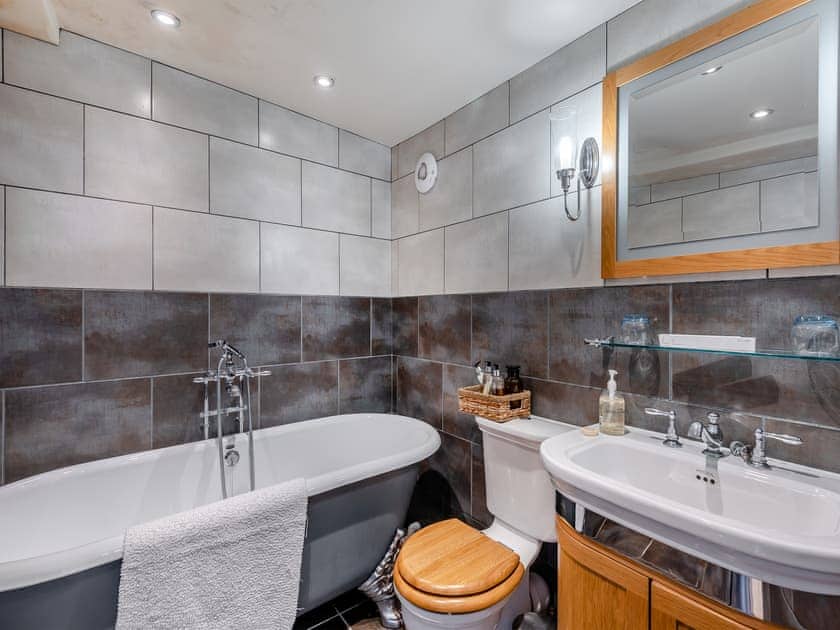 En-suite | Croxton Lodge & Curlews Nest, Croxton Kerrial, Near Grantham