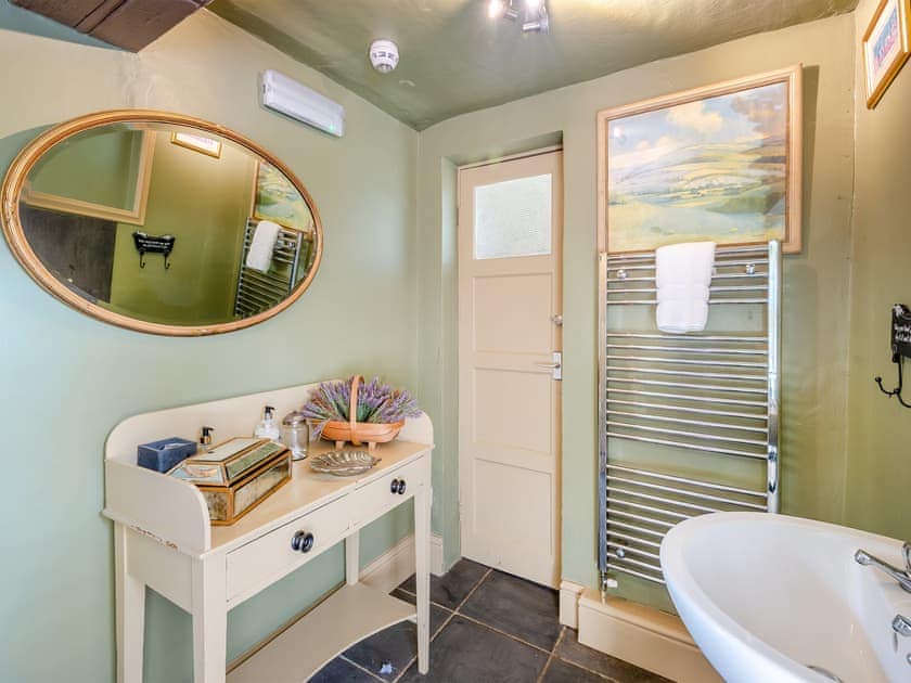 Bathroom | Croxton Lodge & Curlews Nest, Croxton Kerrial, Near Grantham