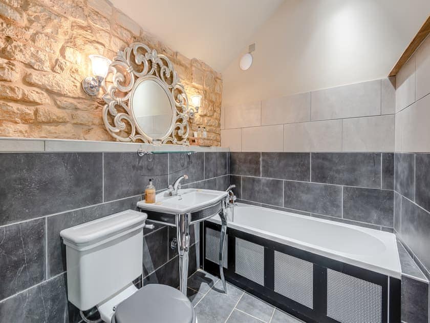 Bathroom | Croxton Lodge & Curlews Nest, Croxton Kerrial, Near Grantham