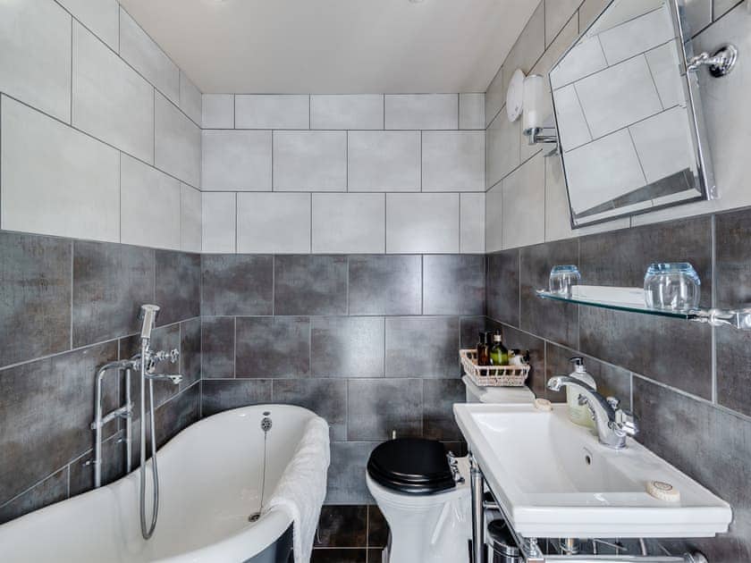 Bathroom | Croxton Lodge & Curlews Nest, Croxton Kerrial, Near Grantham