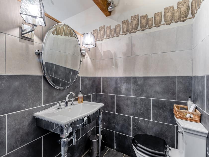 Bathroom | Croxton Lodge & Curlews Nest, Croxton Kerrial, Near Grantham
