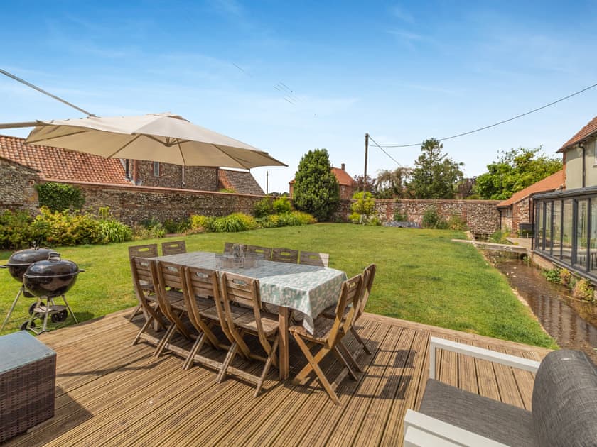 Sitting-out-area | The Old Chequers, South Creake