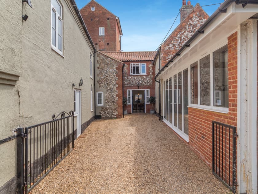 Exterior | The Old Chequers, South Creake