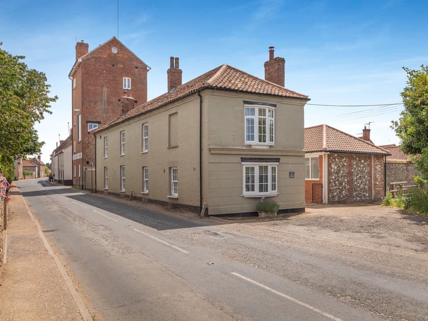Exterior | The Old Chequers, South Creake