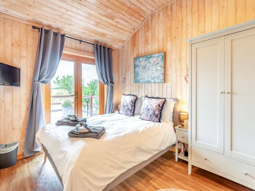 Double bedroom | Honeysuckle Lodge - The Orchard Luxury Lodges, Hadleigh