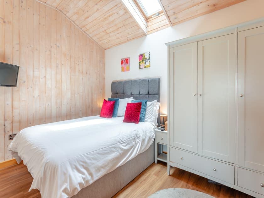 Double bedroom | Honeysuckle Lodge - The Orchard Luxury Lodges, Hadleigh