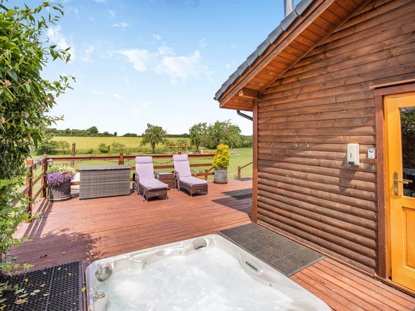 Hot tub | Honeysuckle Lodge - The Orchard Luxury Lodges, Hadleigh