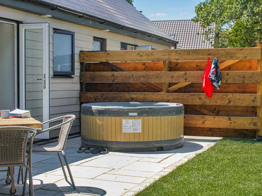 Hot tub | No. 8 Mouse Hole - Middle of Nowhere, Great Witchingham