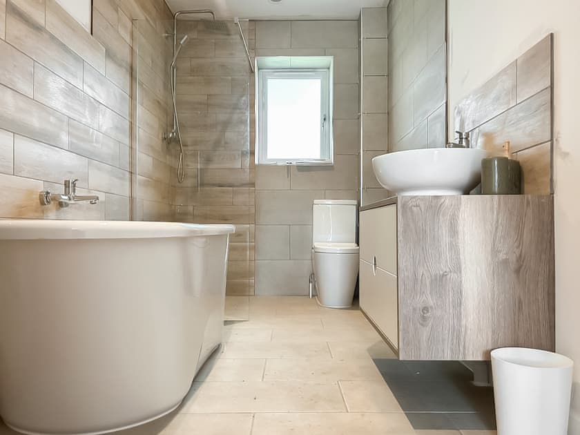 Bathroom | No. 4 Squirrels Nest - Middle of Nowhere, Great Witchingham