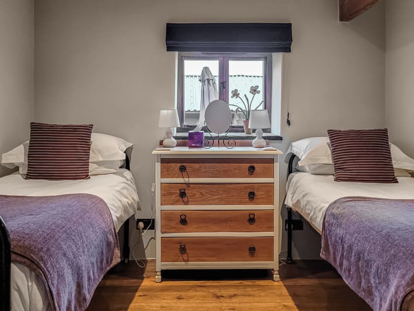 Twin bedroom | The Old Byre, Thorncliffe, near Leek