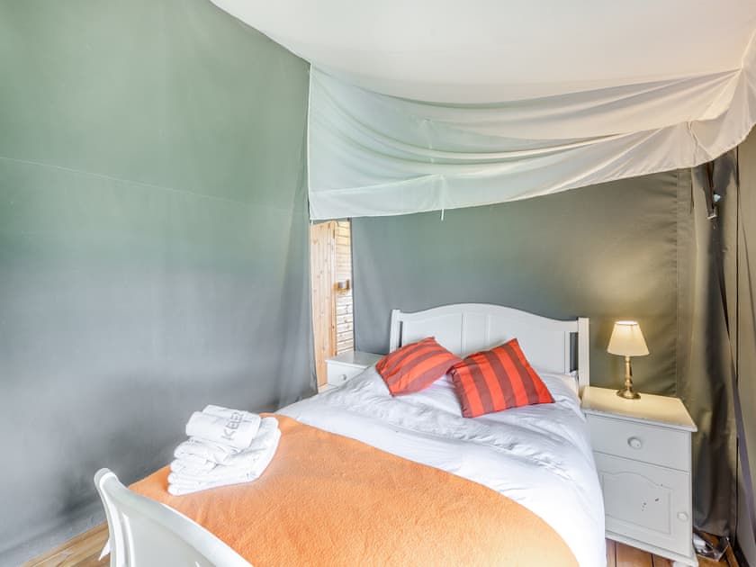 Double bedroom | Safari Lodge Two - Darnells Luxury Glamping, Ross-on-Wye