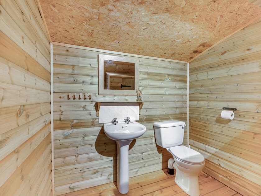 Shower room | Safari Lodge Two - Darnells Luxury Glamping, Ross-on-Wye