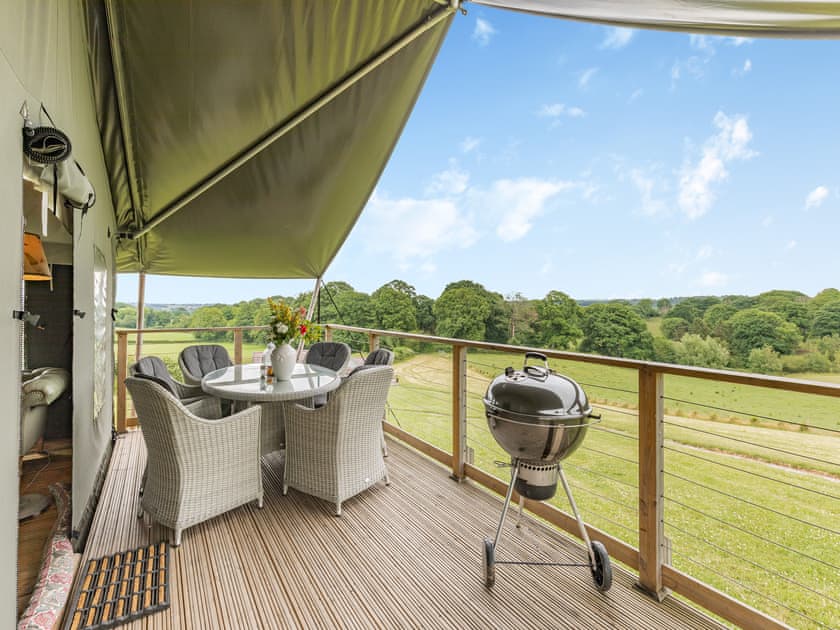 Sitting-out-area | Safari Lodge Two - Darnells Luxury Glamping, Ross-on-Wye