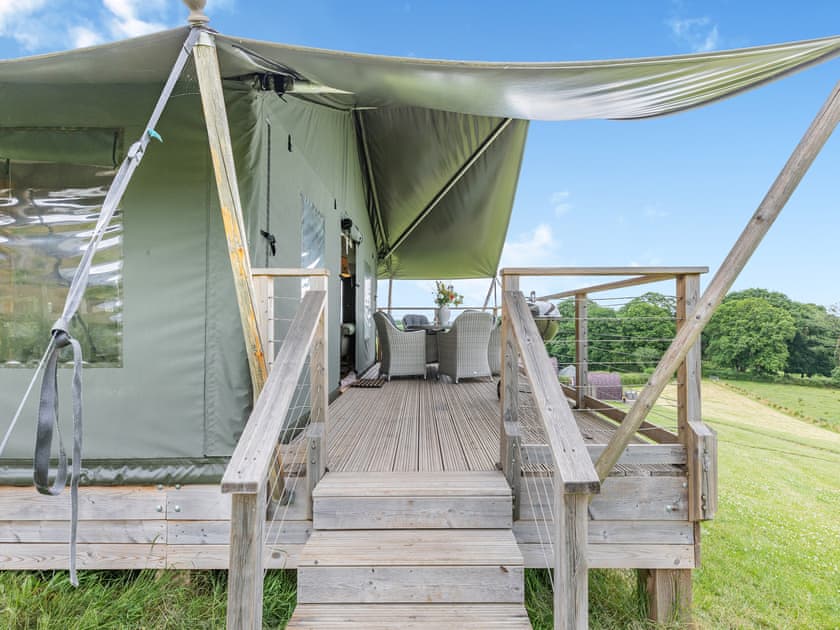 Exterior | Safari Lodge Two - Darnells Luxury Glamping, Ross-on-Wye