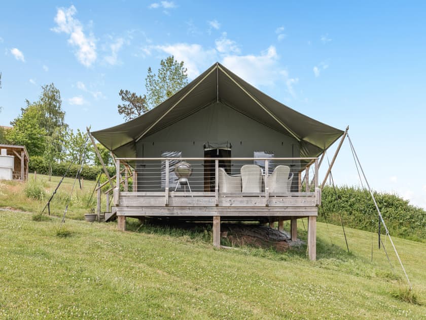 Exterior | Safari Lodge Two - Darnells Luxury Glamping, Ross-on-Wye