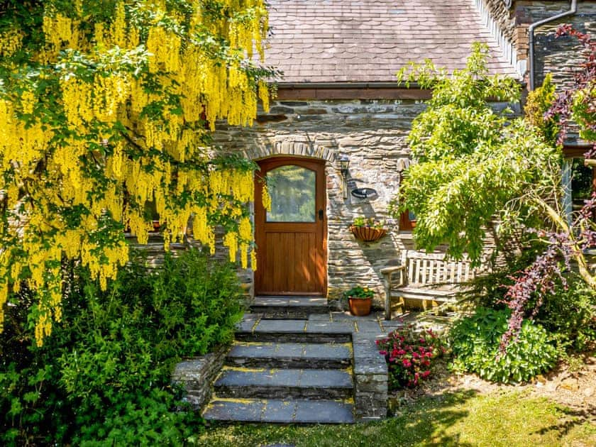 Exterior | Ysgubor Ganol - Fron Isaf Cottages, Llanglydwen, near Narberth