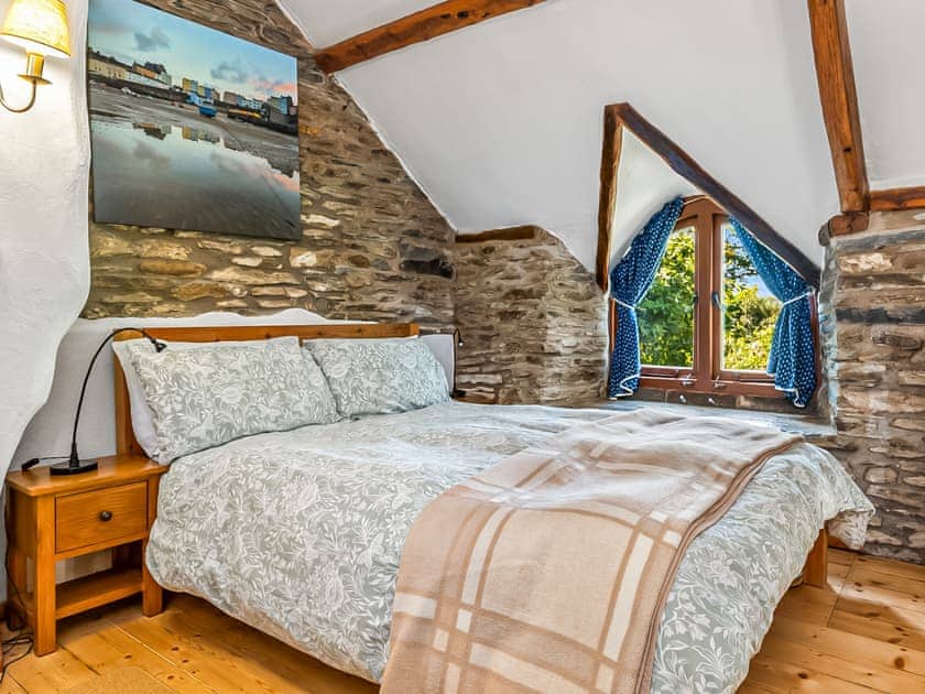 Double bedroom | Ysgubor Ganol - Fron Isaf Cottages, Llanglydwen, near Narberth