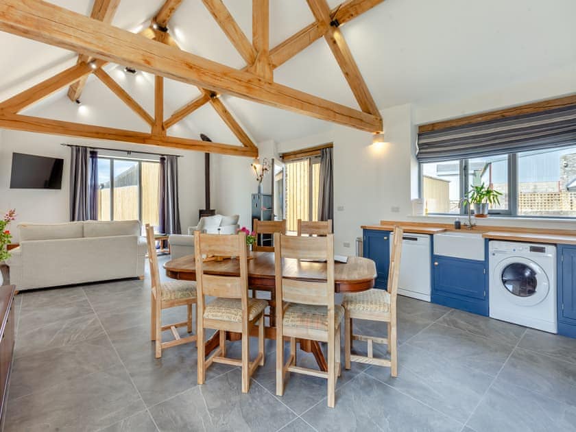 Open plan living space | The Granary - Hazlecote Farm Cottages, Tetbury