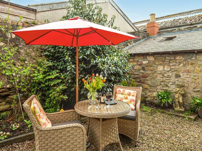 Sitting-out-area | Hideaway, Kelso