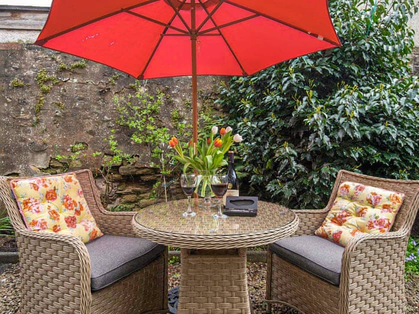 Sitting-out-area | Hideaway, Kelso