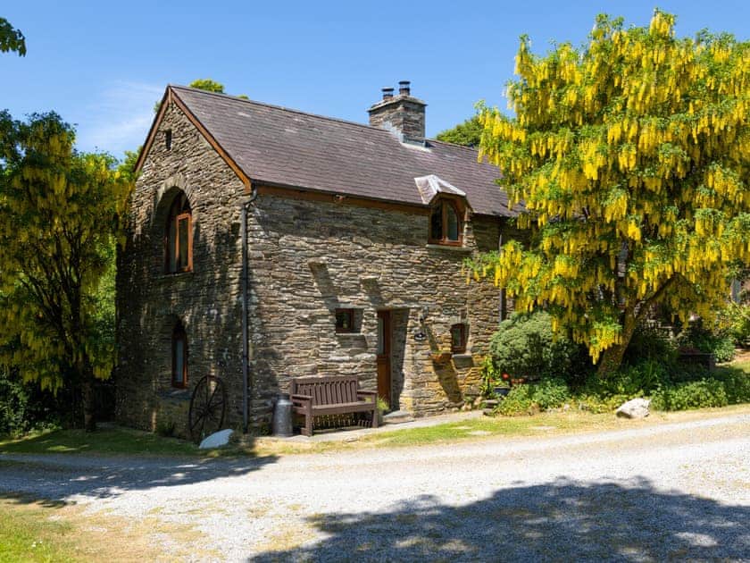 Exterior | Ysgubor Isaf - Fron Isaf Cottages, Llanglydwen, Narberth