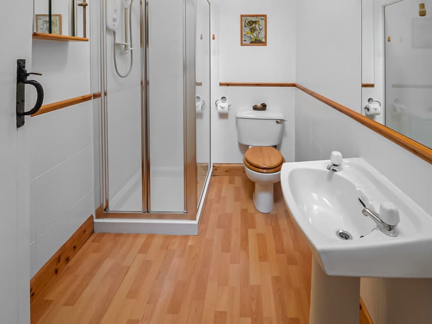 Bathroom | Elnagar Cottage, Pitlochry