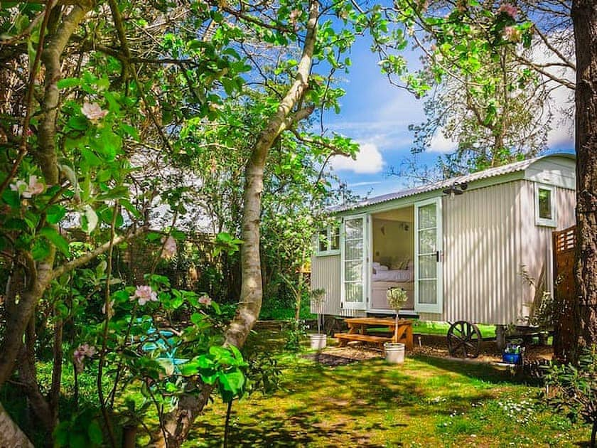 Exterior | Helen’s Shepherds Hut, Haxton