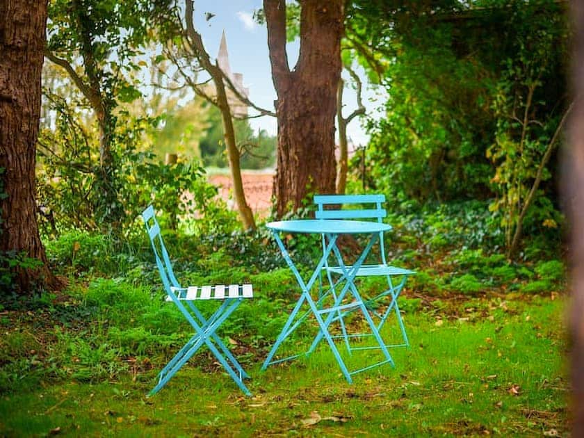 Sitting-out-area | Helen’s Shepherds Hut, Haxton