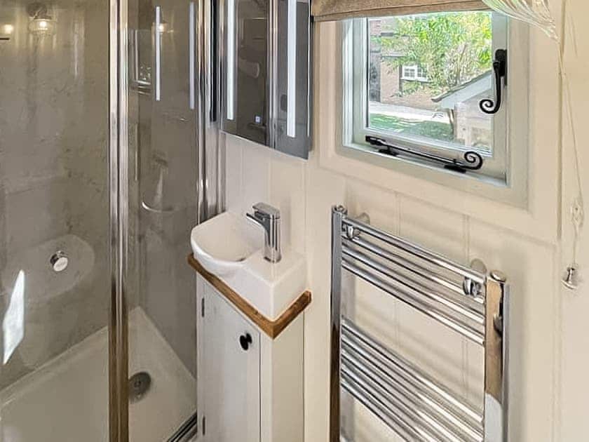 Bathroom | Helen’s Shepherds Hut, Haxton