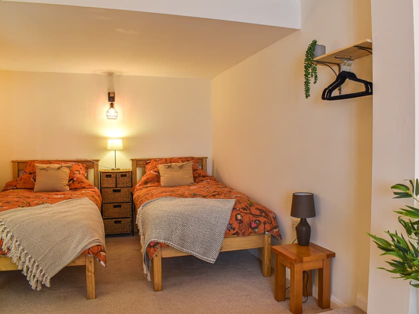 Twin bedroom | Eton Cottage - Subiaco Holidays, Minehead